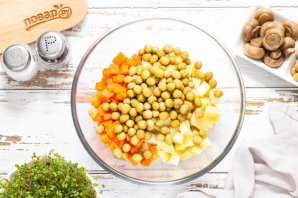 Винегрет с маринованными грибами Винегрет с маринованными грибами