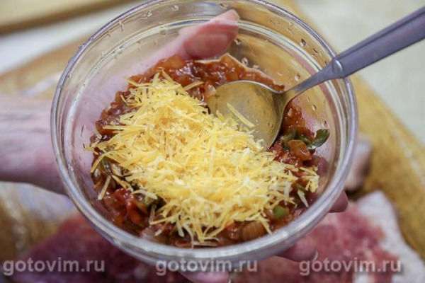 Рулет из свинины с острым перцем, беконом и сыром Рулет из свинины с острым перцем, беконом и сыром