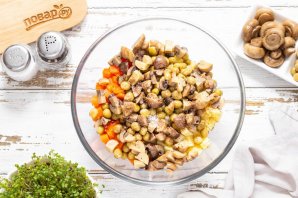 Винегрет с маринованными грибами Винегрет с маринованными грибами
