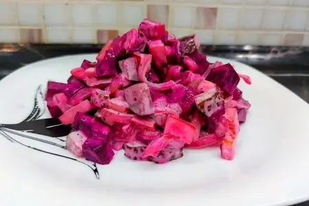 Салат с огурцами и свёклой Салат с огурцами и свёклой