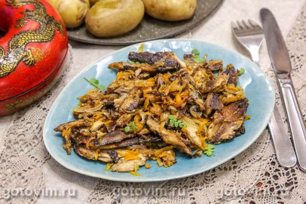 Поджарка из иваси с овощами Поджарка из иваси с овощами