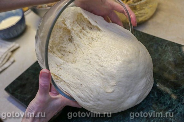Булочка-плетенка с куриной печенью Булочка-плетенка с куриной печенью