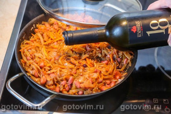 Тушеная квашеная капуста с фасолью и мадерой Тушеная квашеная капуста с фасолью и мадерой