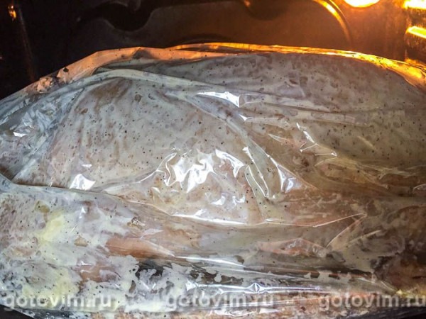 Гусь в рукаве, фаршированный яблоками, гречкой и черносливом Гусь в рукаве, фаршированный яблоками, гречкой и черносливом