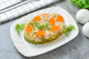 Заливное из курицы с желатином Заливное из курицы с желатином