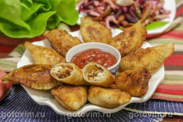 Мини-чебуреки посикунчики с кальмарами