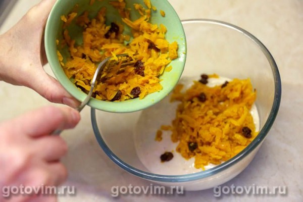 Оладьи с тыквой и изюмом