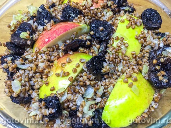 Гусь в рукаве, фаршированный яблоками, гречкой и черносливом Гусь в рукаве, фаршированный яблоками, гречкой и черносливом