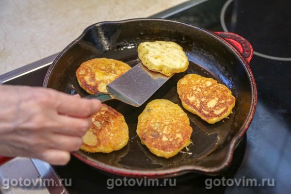 Оладьи с тыквой и изюмом