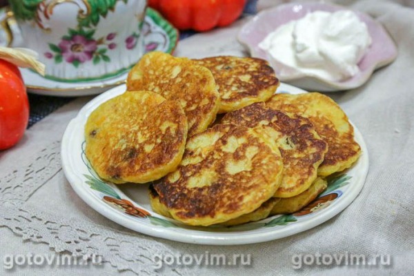 Оладьи с тыквой и изюмом