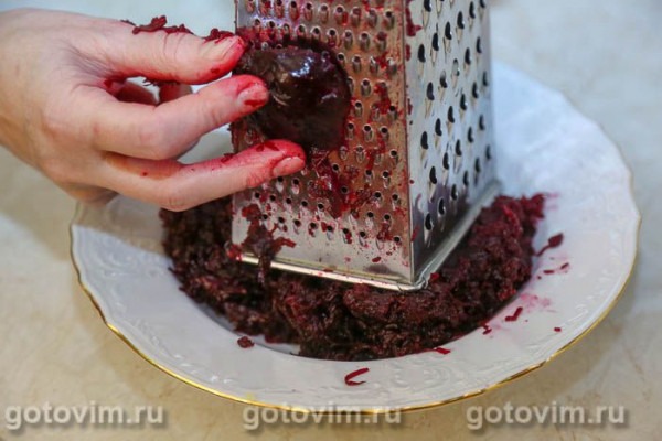 Рулет селедка под шубой (с желатином) Рулет селедка под шубой (с желатином)