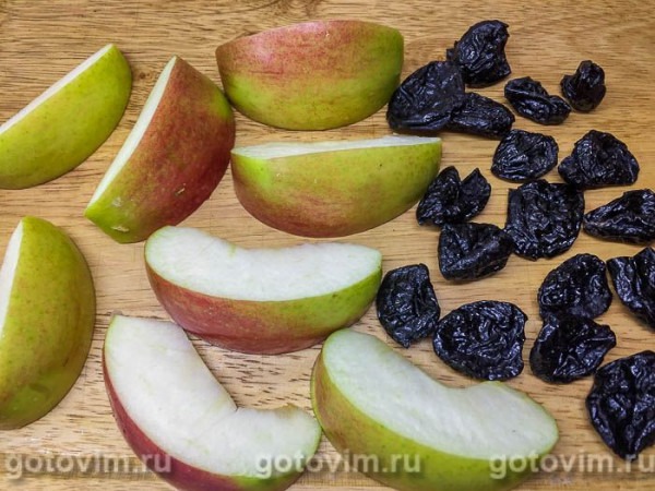 Гусь в рукаве, фаршированный яблоками, гречкой и черносливом Гусь в рукаве, фаршированный яблоками, гречкой и черносливом