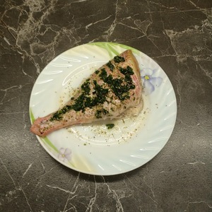 Морской окунь, запеченный в сметане