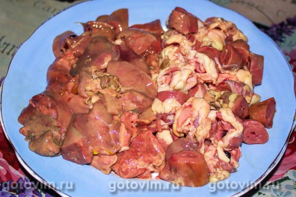 Салат «Легенда» из куриной печени и сердечек с сыром и грибами