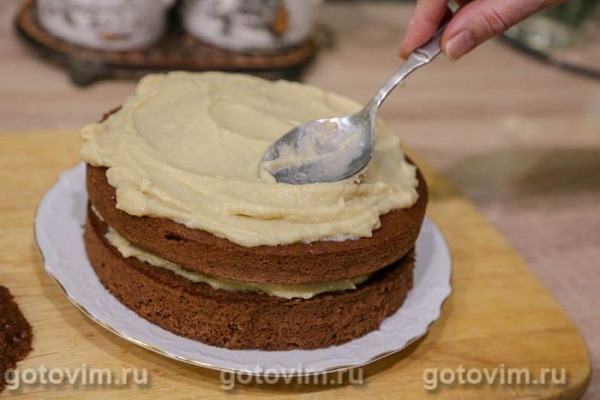 Шоколадный торт с яблочным заварным кремом в микроволновке