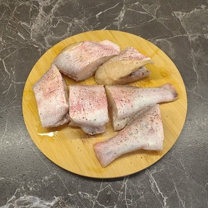 Запеченая белая рыба с сырным соусом