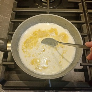 Запеченая белая рыба с сырным соусом
