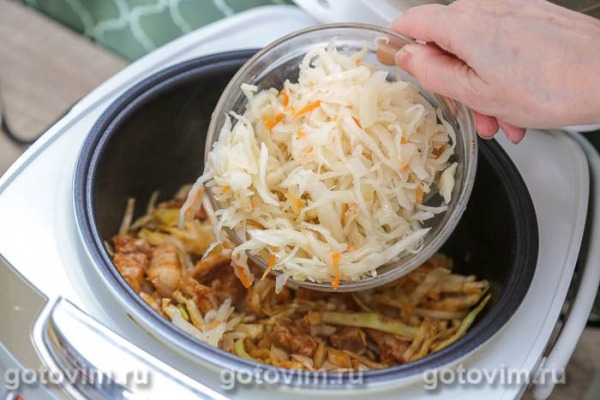 Бигус с квашеной капустой в мультиварке