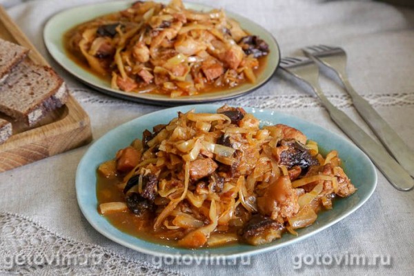Бигус с квашеной капустой в мультиварке