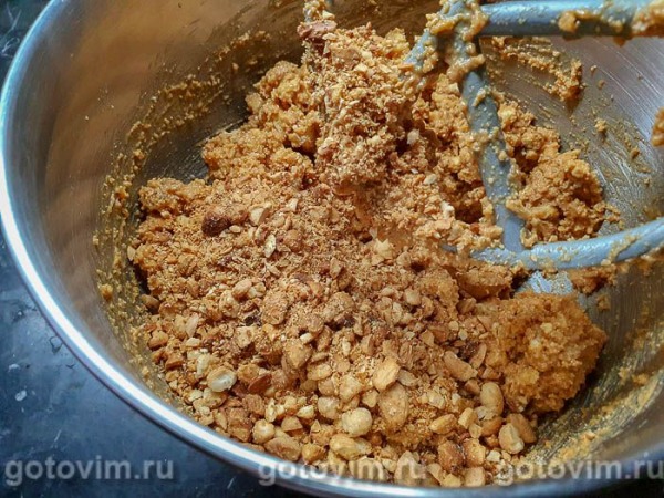 Десерт «Муравейник» с жареным миндалем